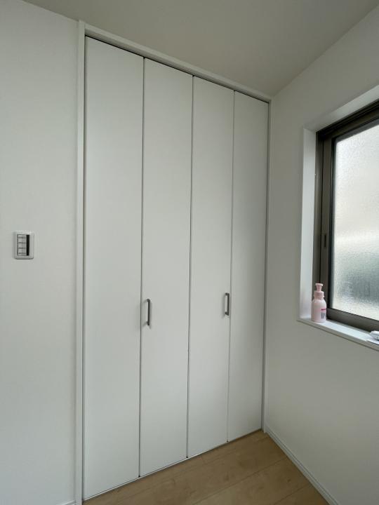 ■1階納戸部分のクローゼット■3階の2つの洋室にはそれぞれウォークインクローゼット付きです