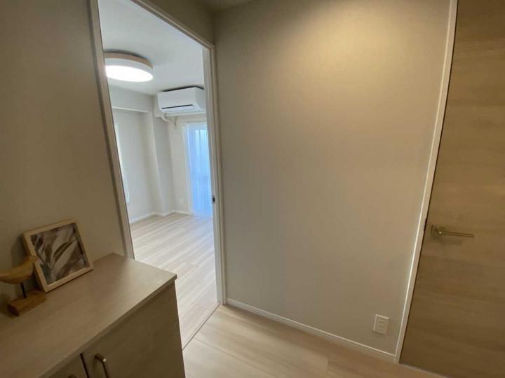 室内：玄関部分 ・家具・調度品は販売価格に含まれておりません（撮影年月：2025年11月）