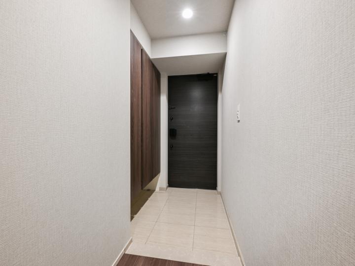 人感センサー付き照明、シューズボックス下には間接照明がございます