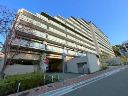 ヴェリテ千里青葉丘の外観